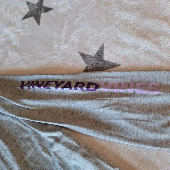 Vineyard Vines Performance Shirt Mens Small Sharks Tee Graphic Adult Baseball - Picture 3 of 11